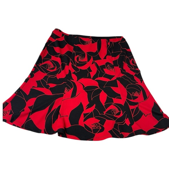 🔥SALE🔥EXPRESS RED & BLACK FLORAL WOMENS MINI SKIRT SZ S EUC - Picture 2 of 5